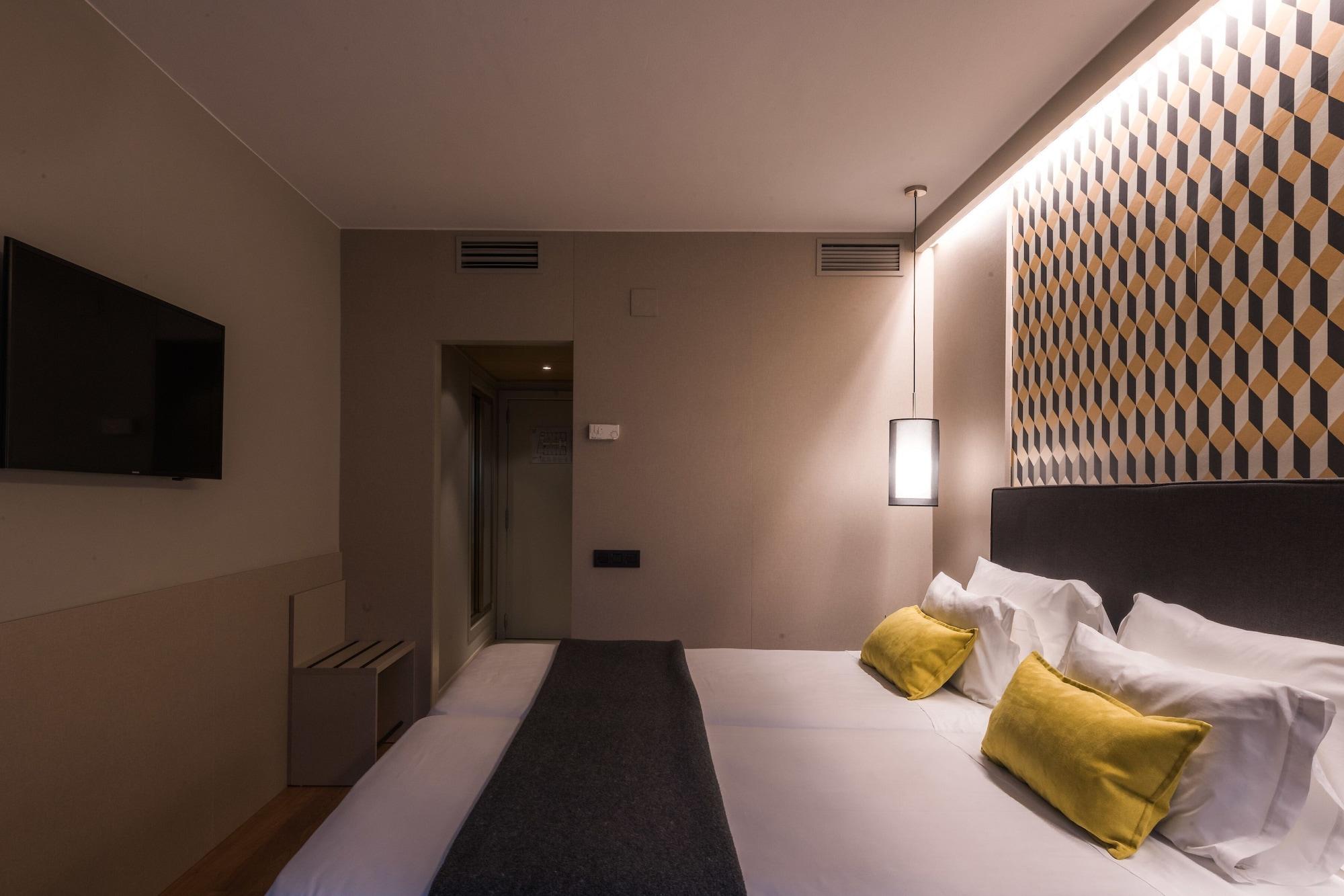 Up Rooms Vic Hotel מראה חיצוני תמונה