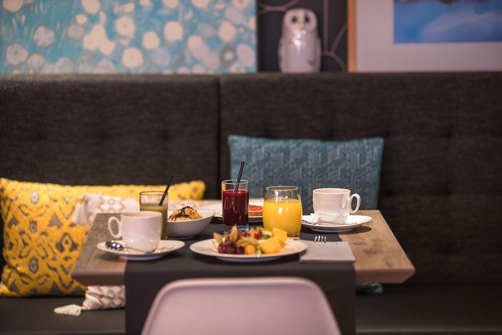 Up Rooms Vic Hotel מראה חיצוני תמונה