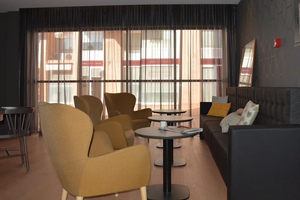 Up Rooms Vic Hotel מראה חיצוני תמונה