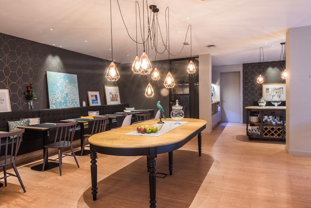 Up Rooms Vic Hotel מראה חיצוני תמונה