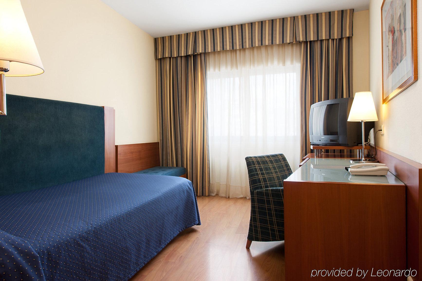 Up Rooms Vic Hotel חדר תמונה
