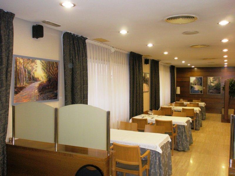Up Rooms Vic Hotel מראה חיצוני תמונה