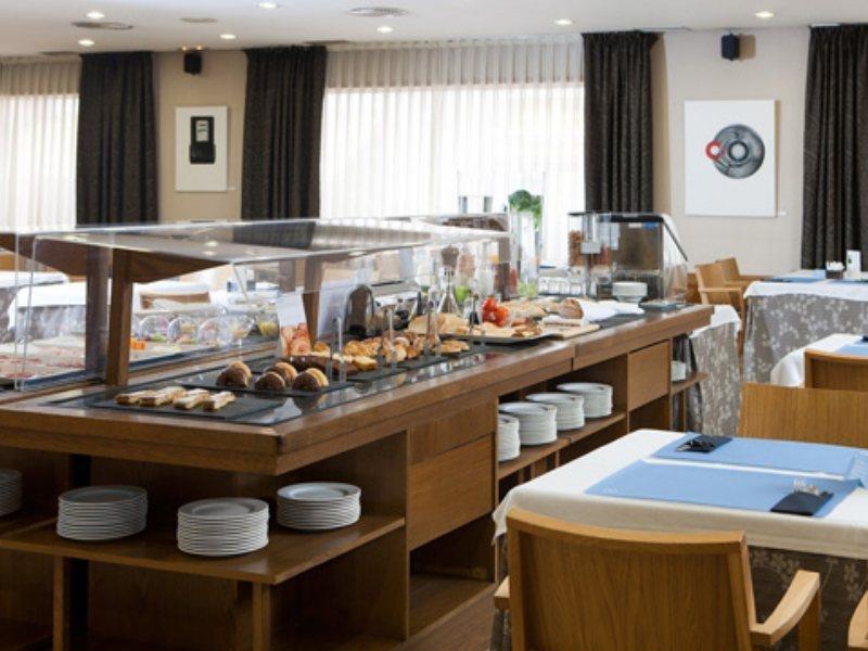 Up Rooms Vic Hotel מראה חיצוני תמונה