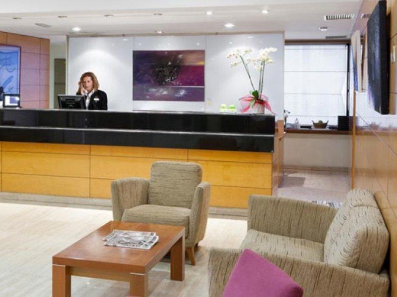 Up Rooms Vic Hotel מראה חיצוני תמונה
