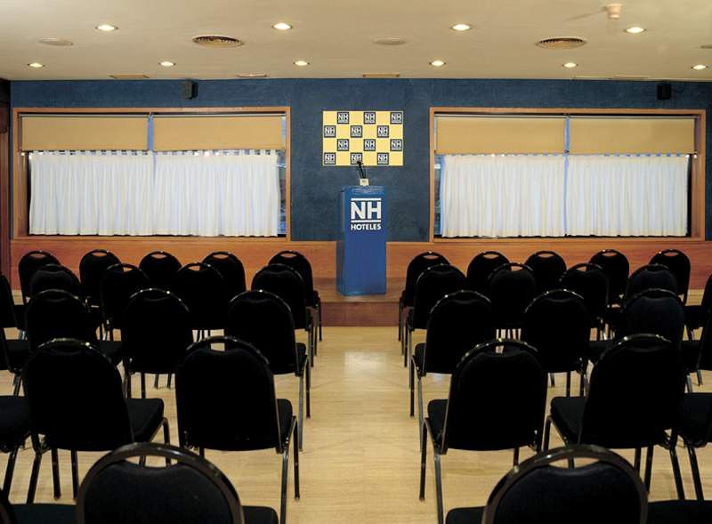 Up Rooms Vic Hotel עסק תמונה