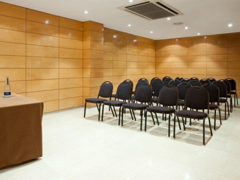 Up Rooms Vic Hotel מראה חיצוני תמונה