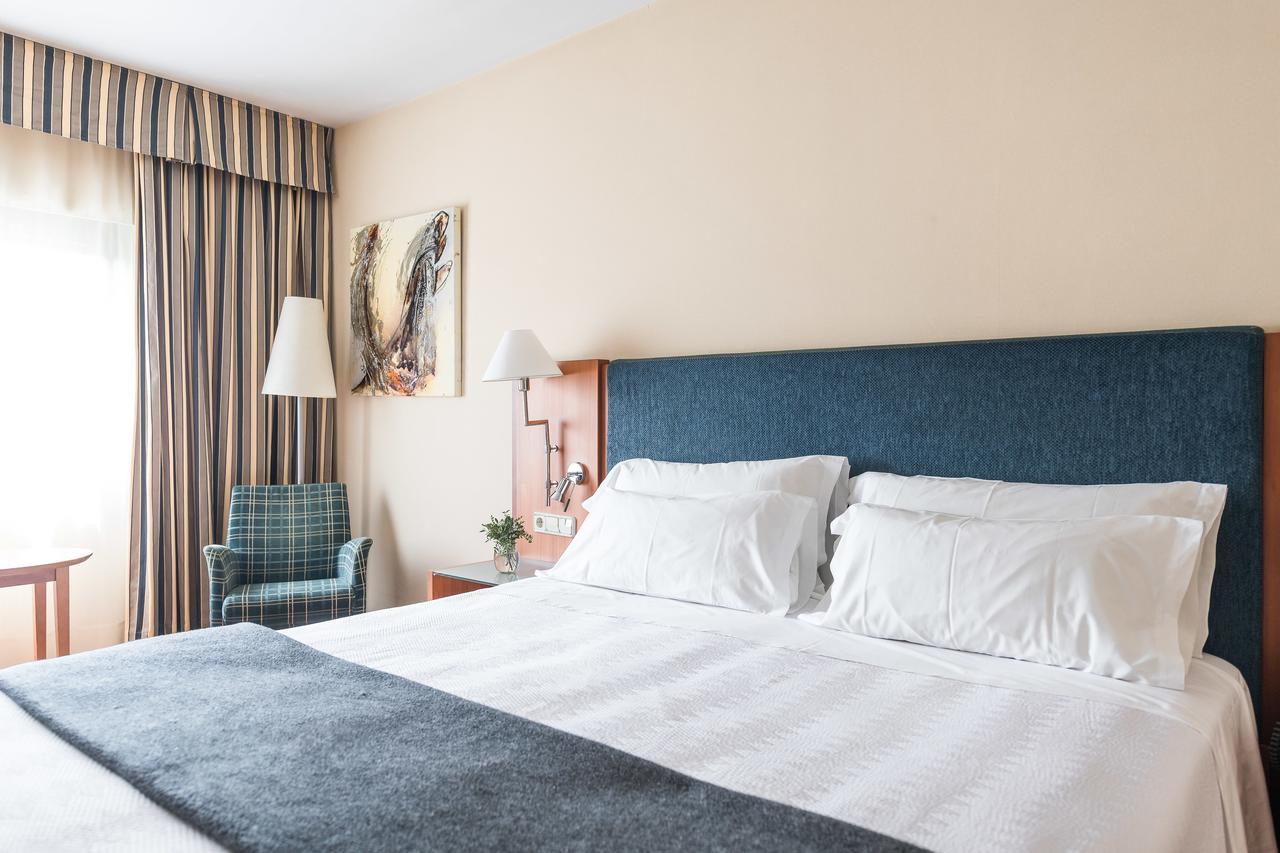 Up Rooms Vic Hotel מראה חיצוני תמונה