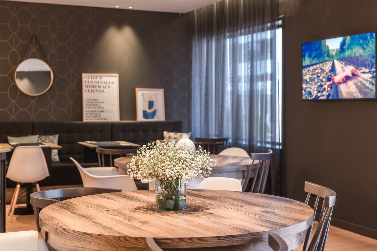 Up Rooms Vic Hotel מראה חיצוני תמונה