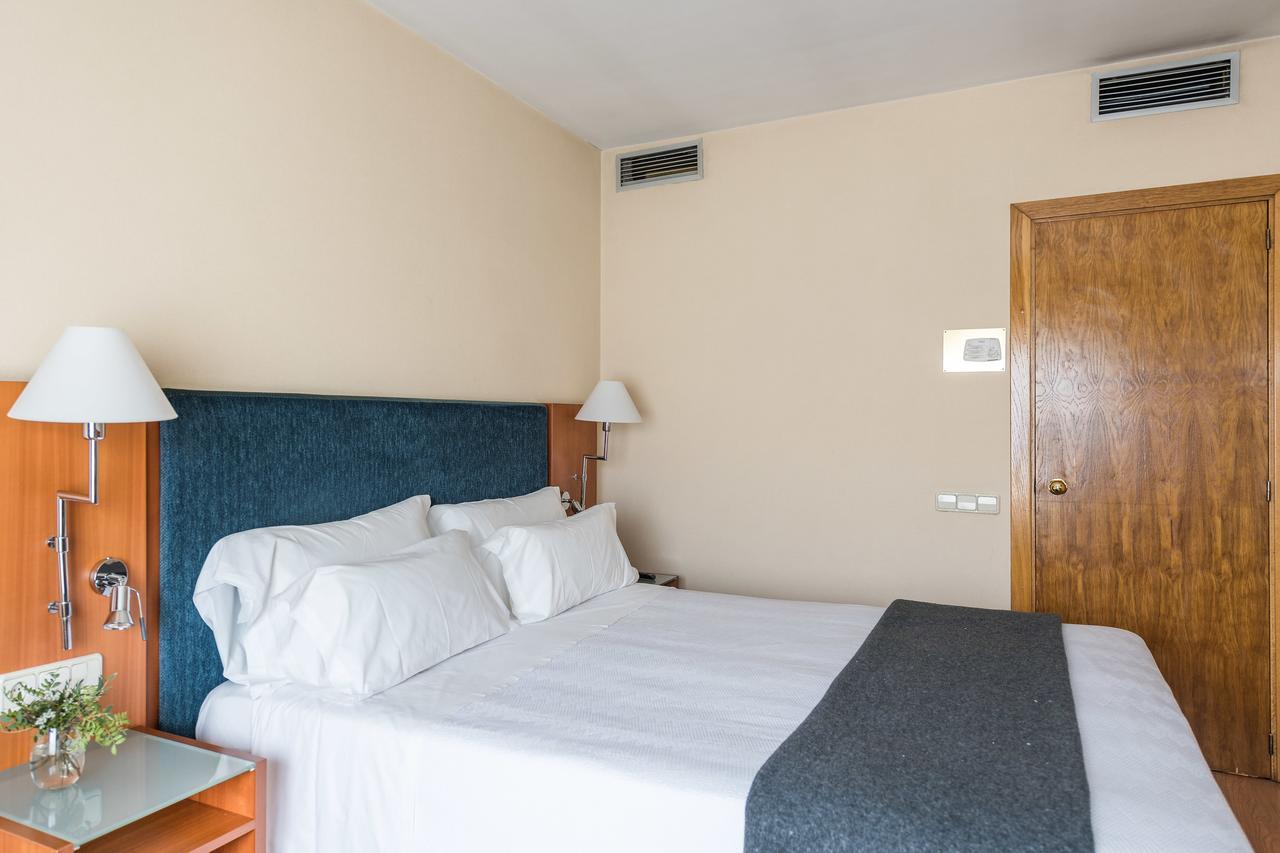 Up Rooms Vic Hotel מראה חיצוני תמונה