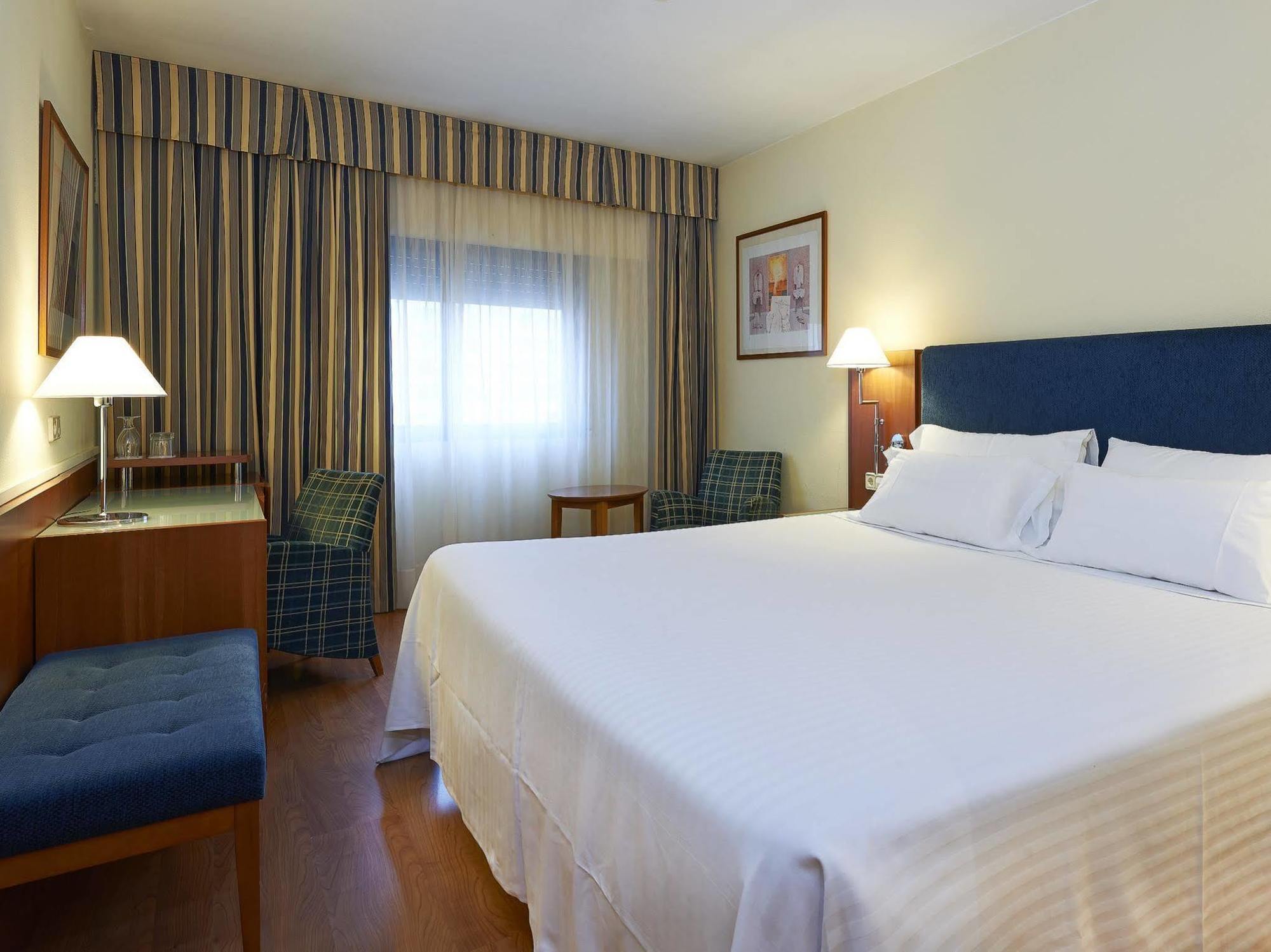 Up Rooms Vic Hotel מראה חיצוני תמונה
